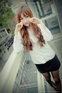 厨房后面按住岳的大屁股