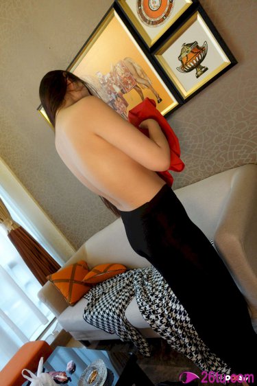 在电影院摸到她高潮