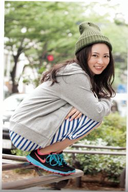 边吃奶边摸下面动态图